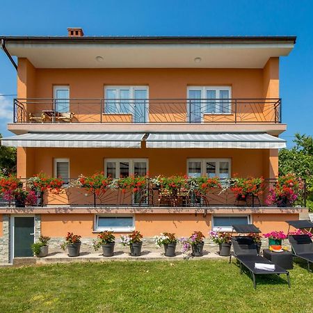 Apartment Flowers Кастав Экстерьер фото