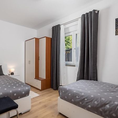 Apartment Flowers Кастав Экстерьер фото