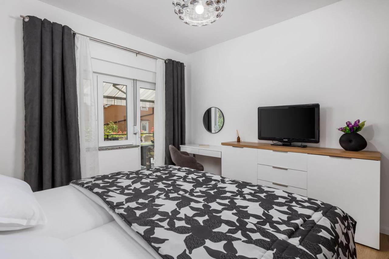 Apartment Flowers Кастав Экстерьер фото