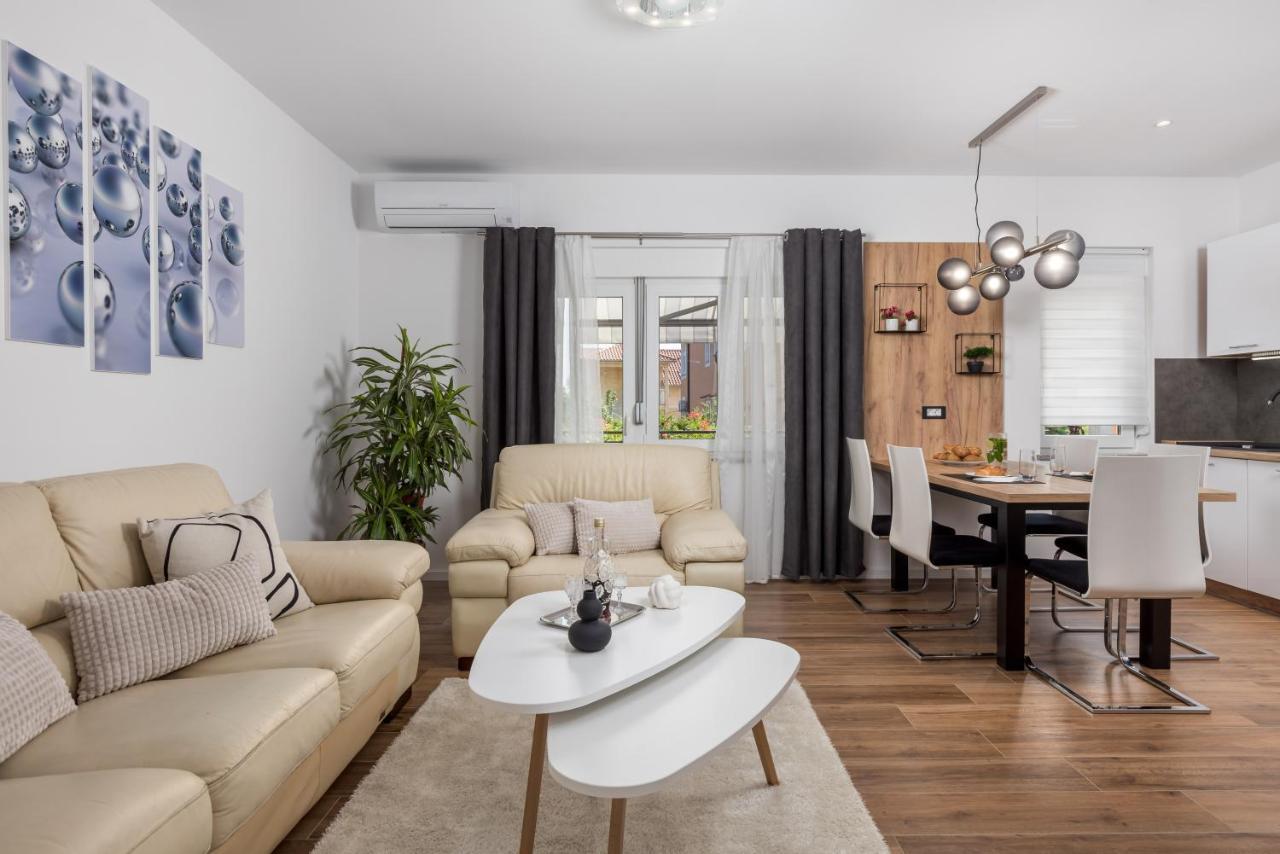 Apartment Flowers Кастав Экстерьер фото