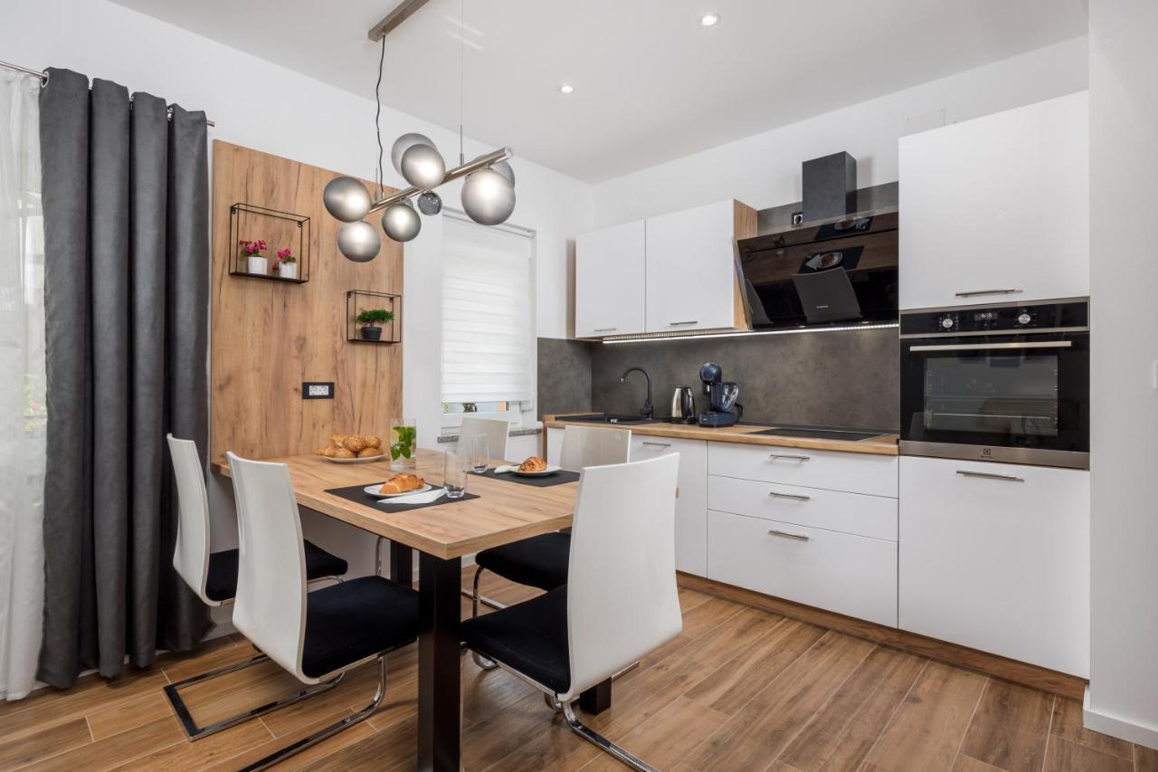 Apartment Flowers Кастав Экстерьер фото