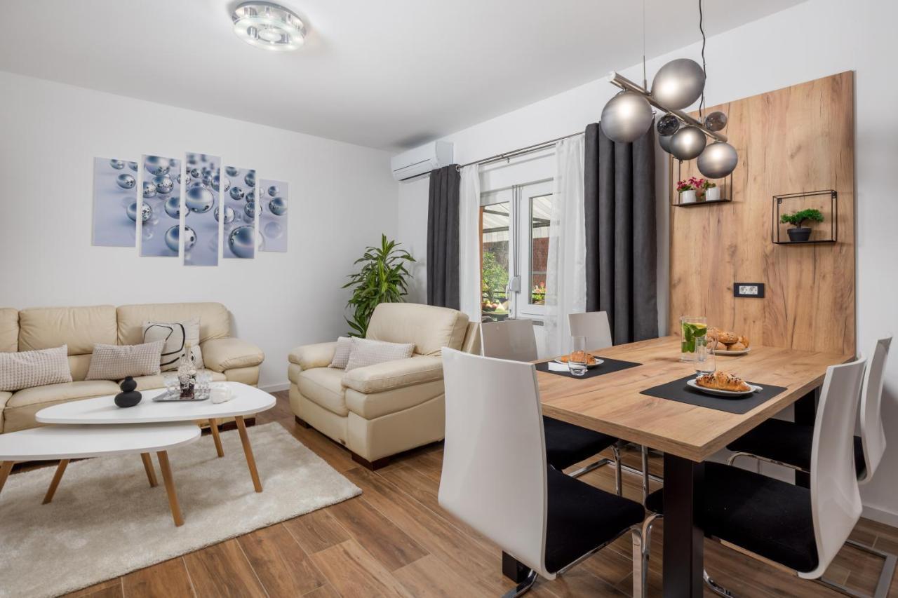 Apartment Flowers Кастав Экстерьер фото
