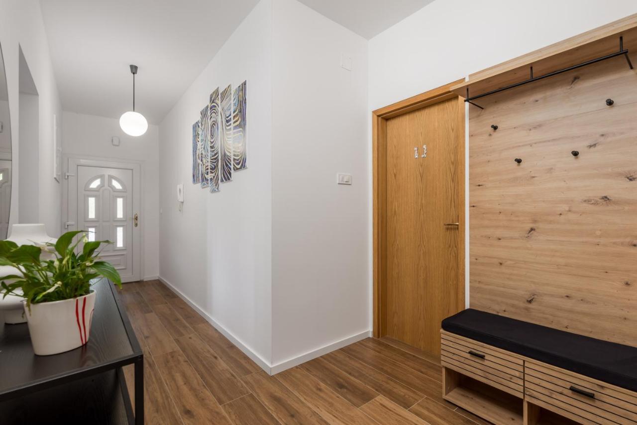 Apartment Flowers Кастав Экстерьер фото