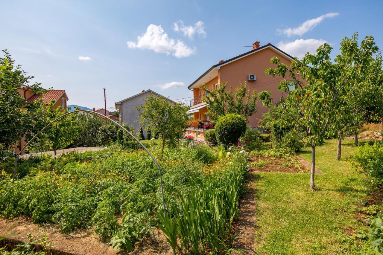 Apartment Flowers Кастав Экстерьер фото