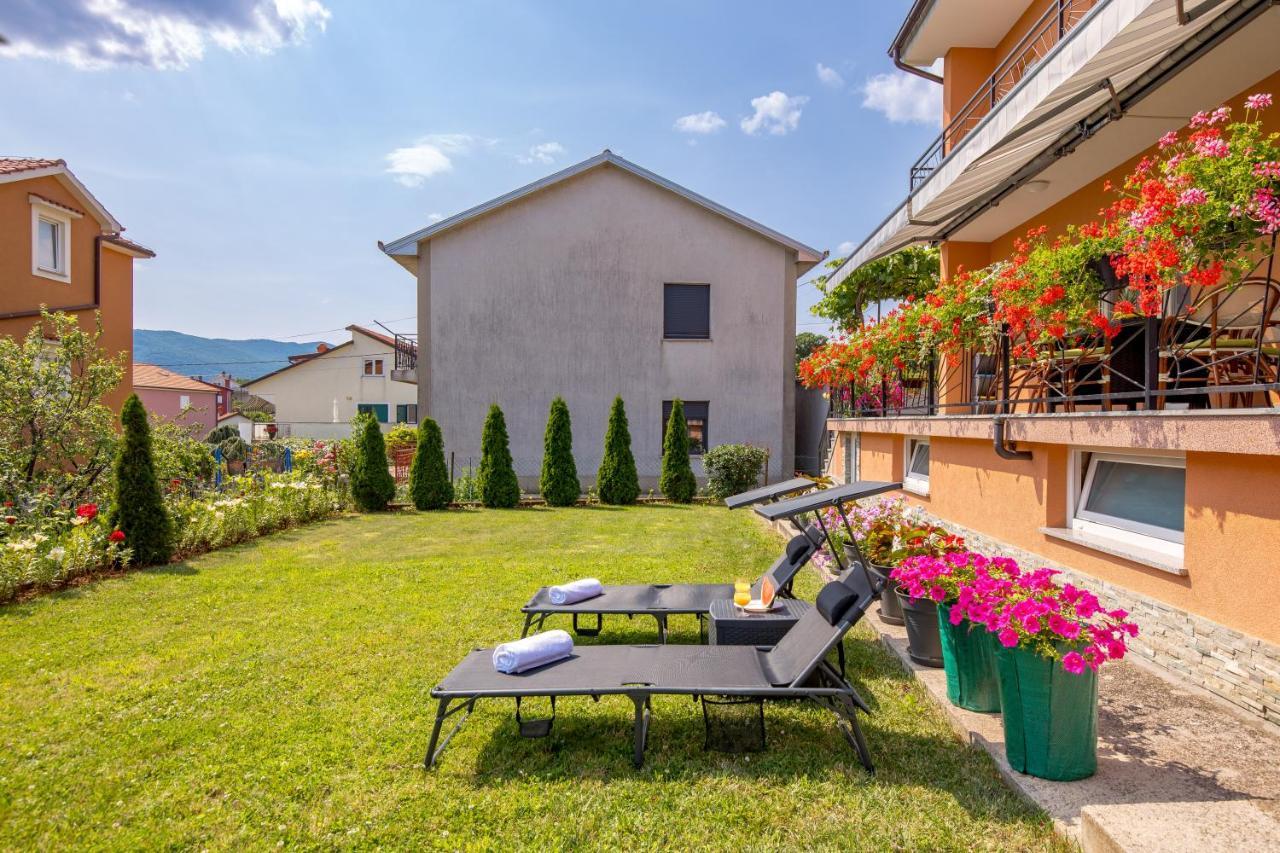 Apartment Flowers Кастав Экстерьер фото