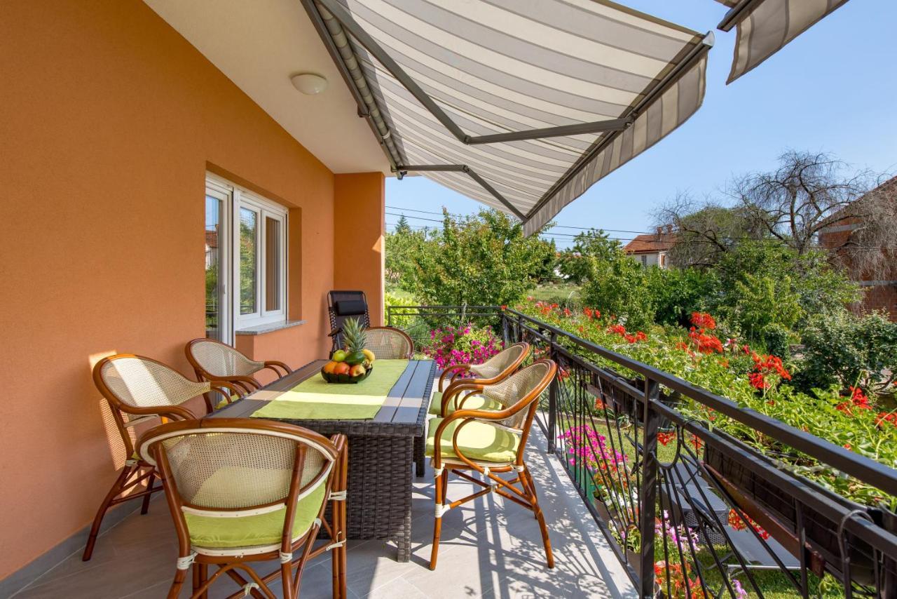 Apartment Flowers Кастав Экстерьер фото
