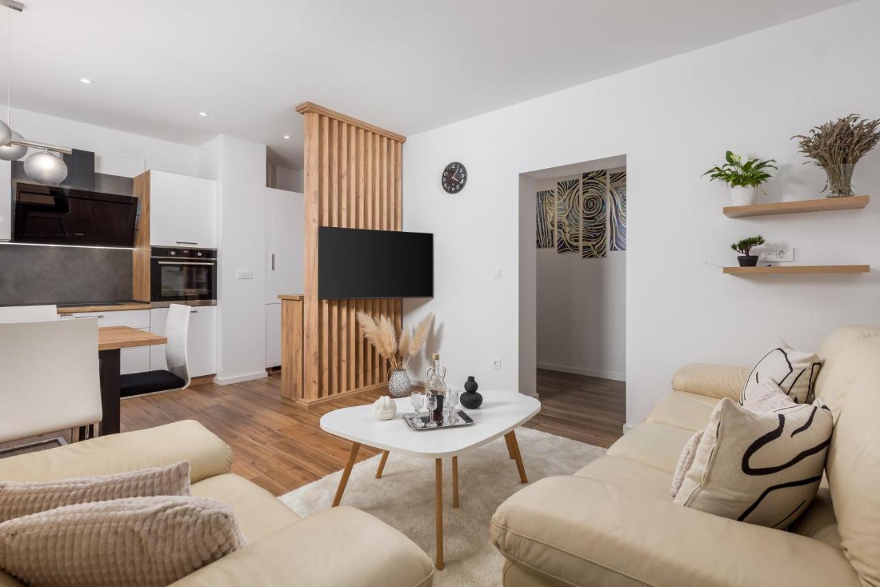 Apartment Flowers Кастав Экстерьер фото