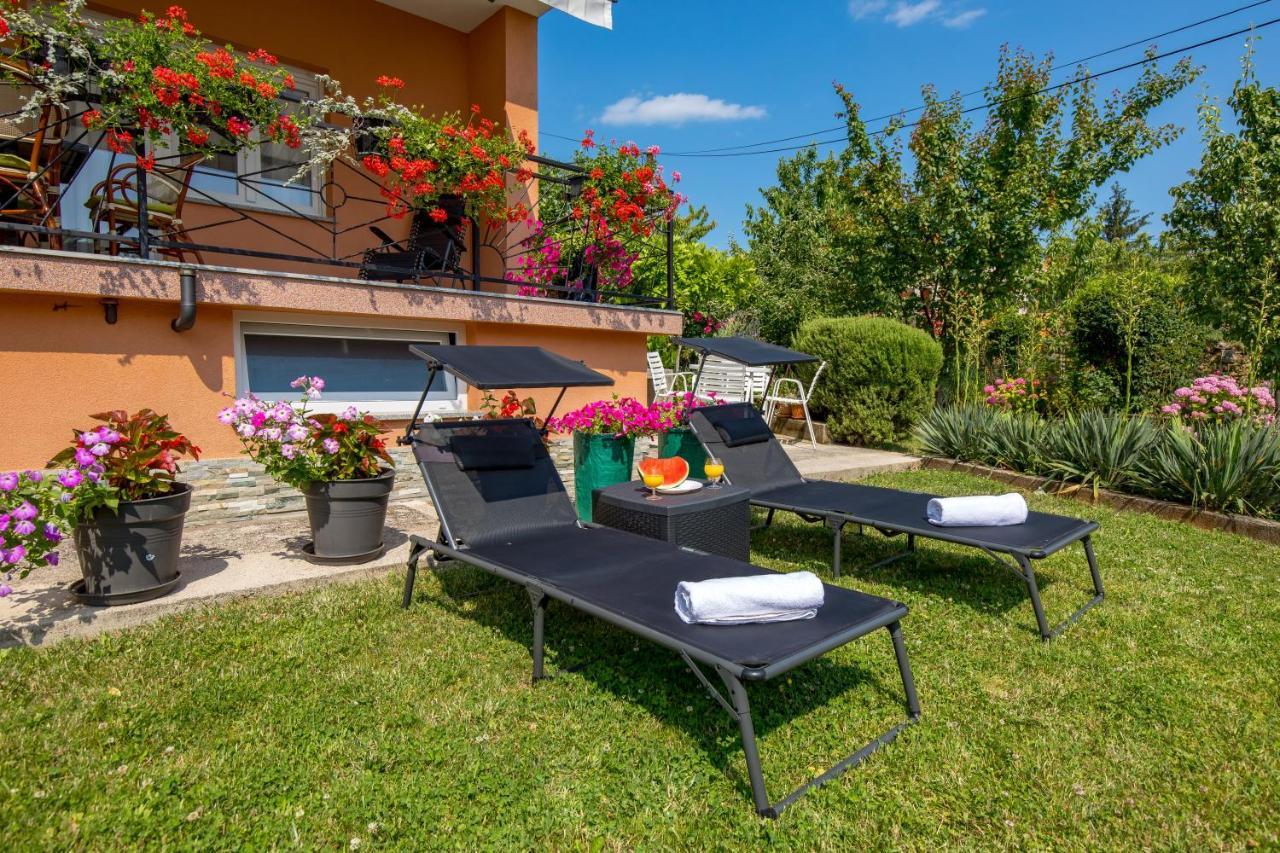 Apartment Flowers Кастав Экстерьер фото